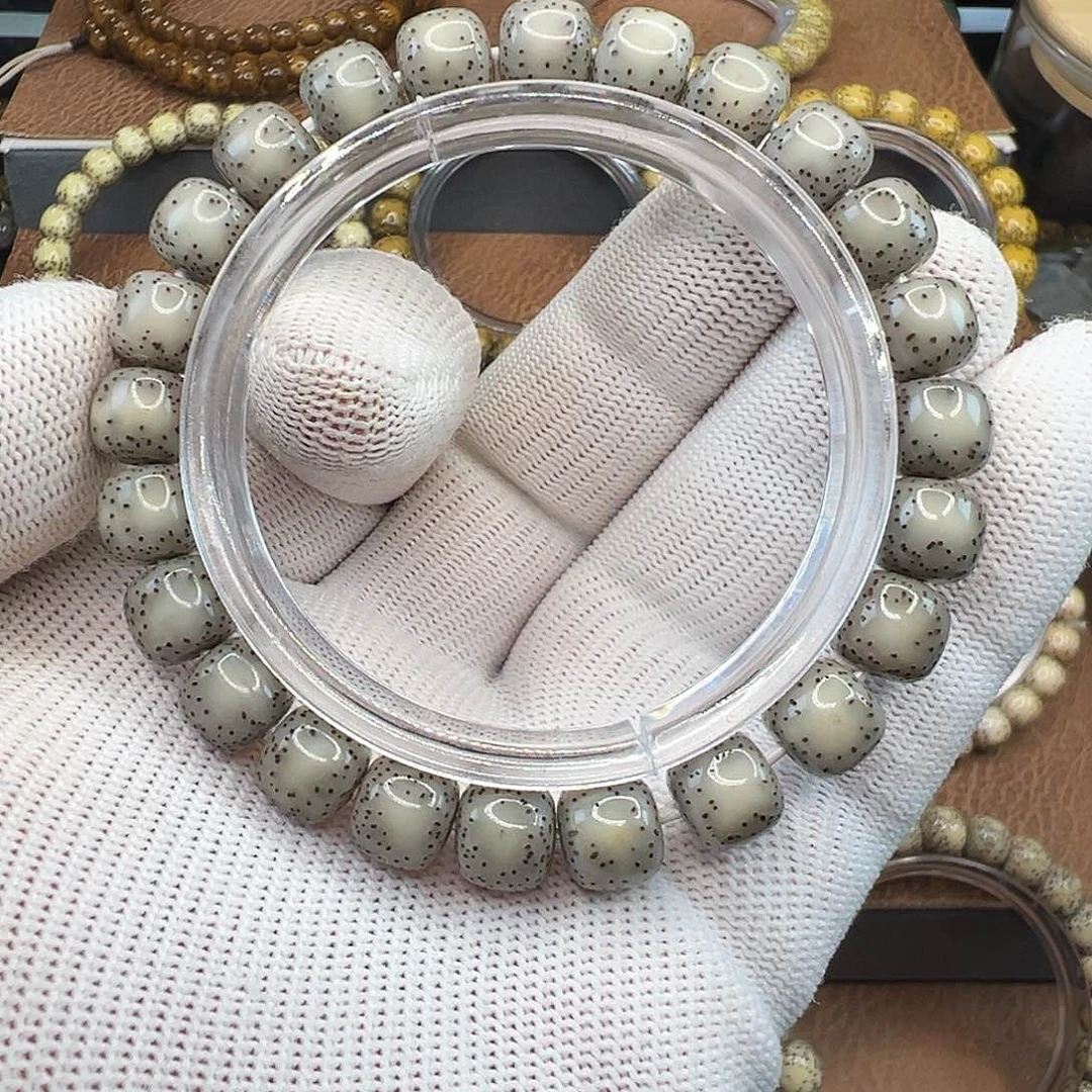 星月菩提手串石玉糯冰料9.5×8.5侧留白小细星一物一图