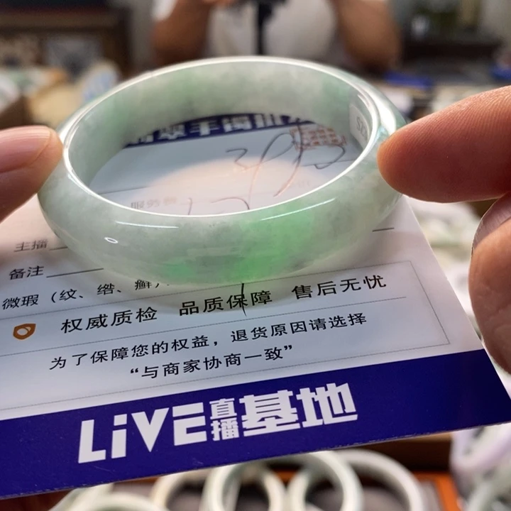 翡翠手镯未镶嵌翡翠手镯未镶嵌