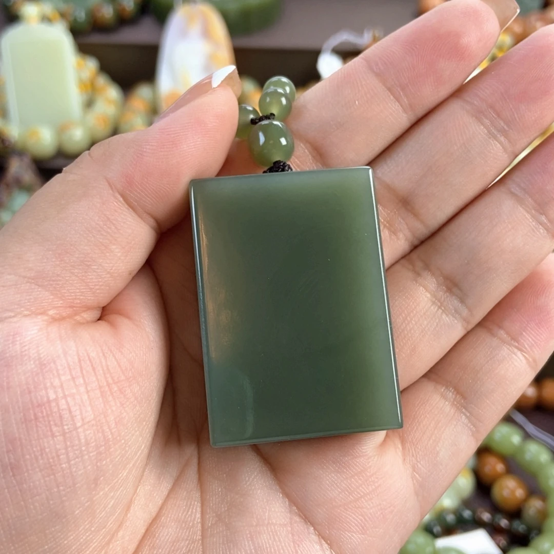 天***哥颈饰未镶嵌透闪石质玉
