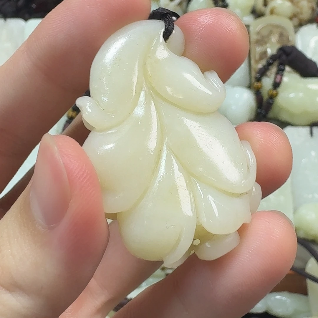 和田玉未镶嵌把件