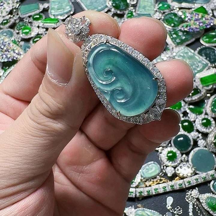 翡翠颈饰未镶嵌天然A货翡翠放漏