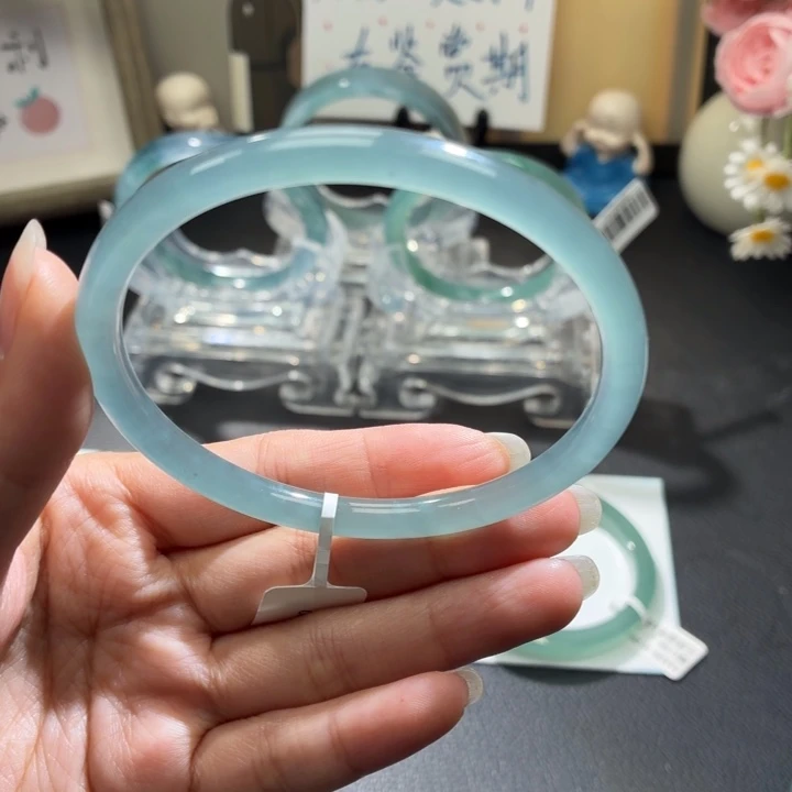 翡翠未镶嵌手镯冰晴蓝