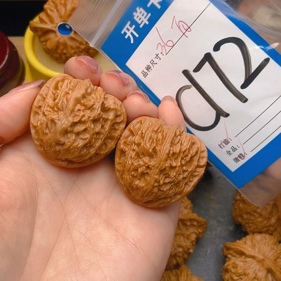 桃核吊坠核桃白狮子