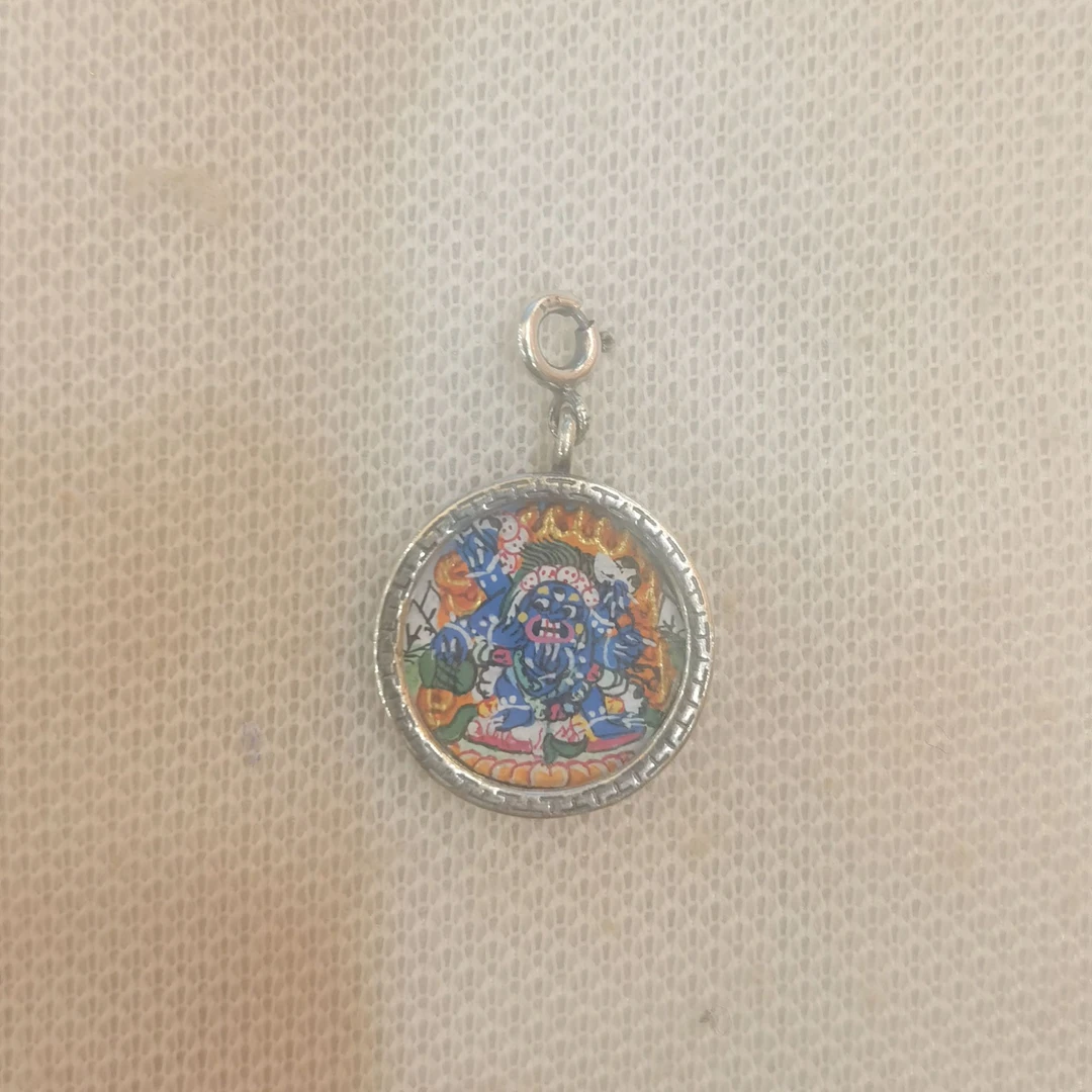 925银银制品 壹加思默-大黑圆牌银框卡卡吊坠多样性发一