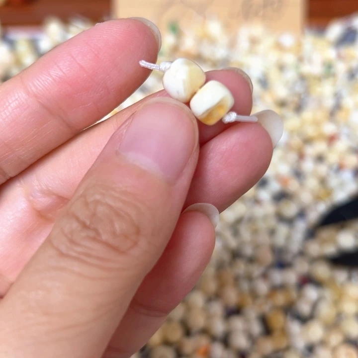 裸石蜜蜡未镶嵌7.4mm一对