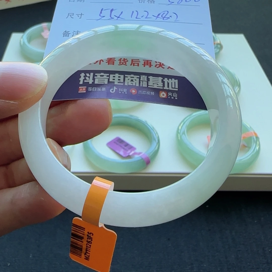 未镶嵌手镯翡翠天然A货翡翠手镯