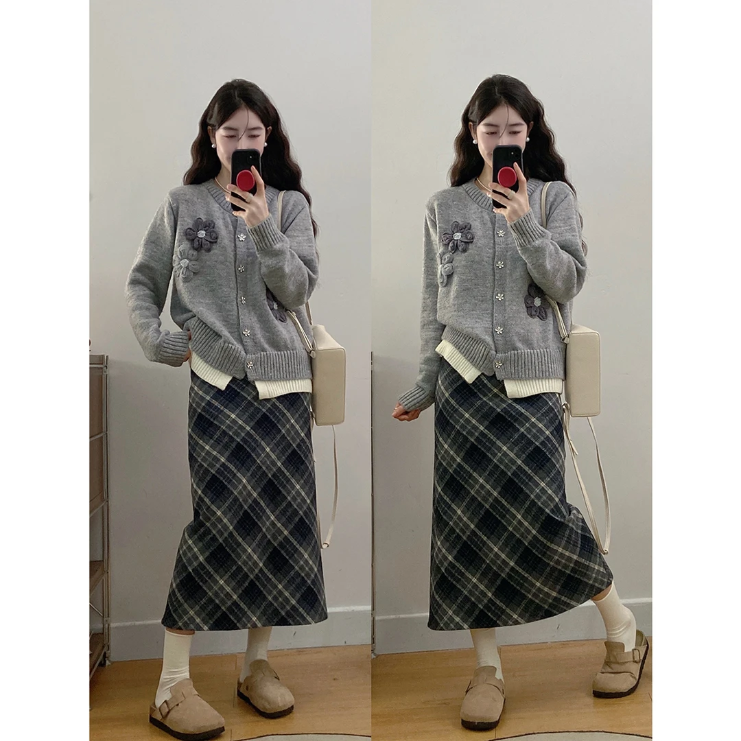 大码套装2024秋冬新款软糯立体花朵针织开衫格纹半身裙两件套