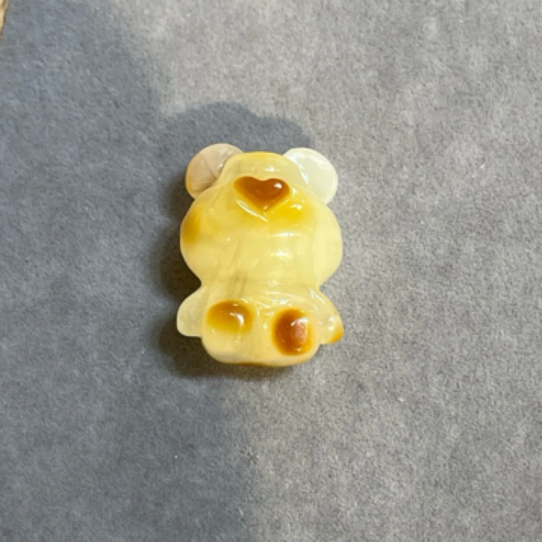 鸡油红俏色巧雕蜜蜡小熊配饰带皮新款蜜蜡暴力熊配件