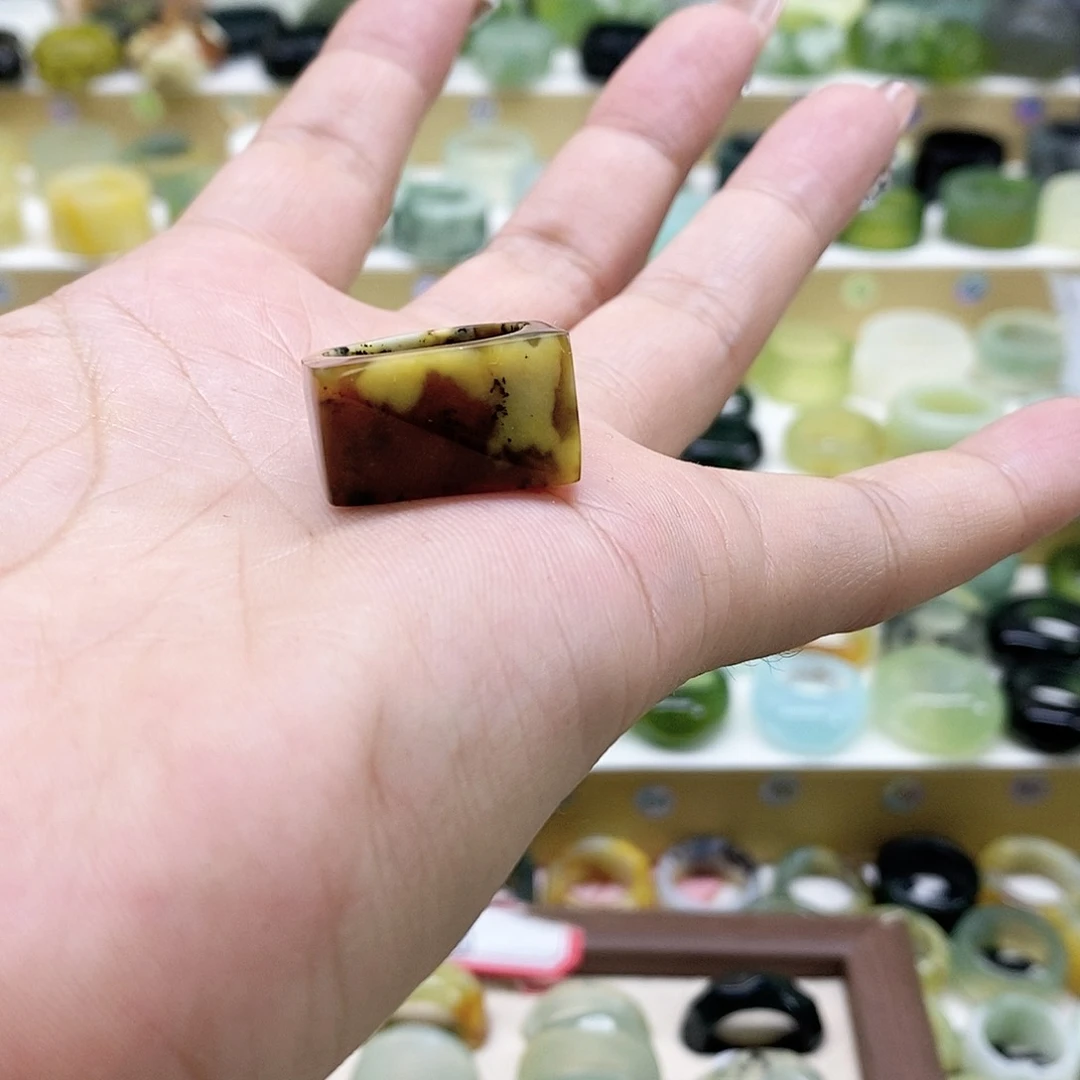 岫玉戒指未镶嵌心***光