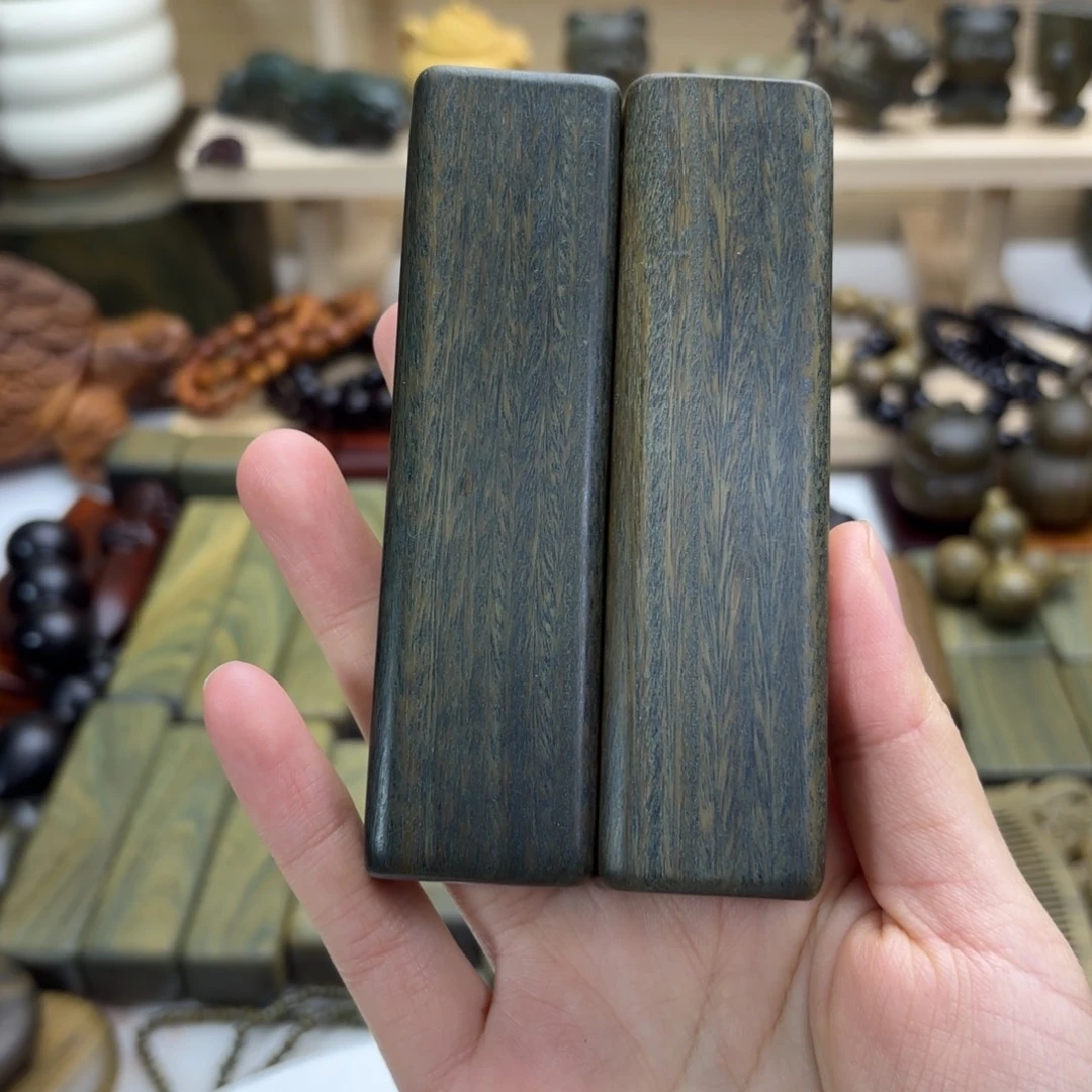 沐***人木绿檀木料工艺品