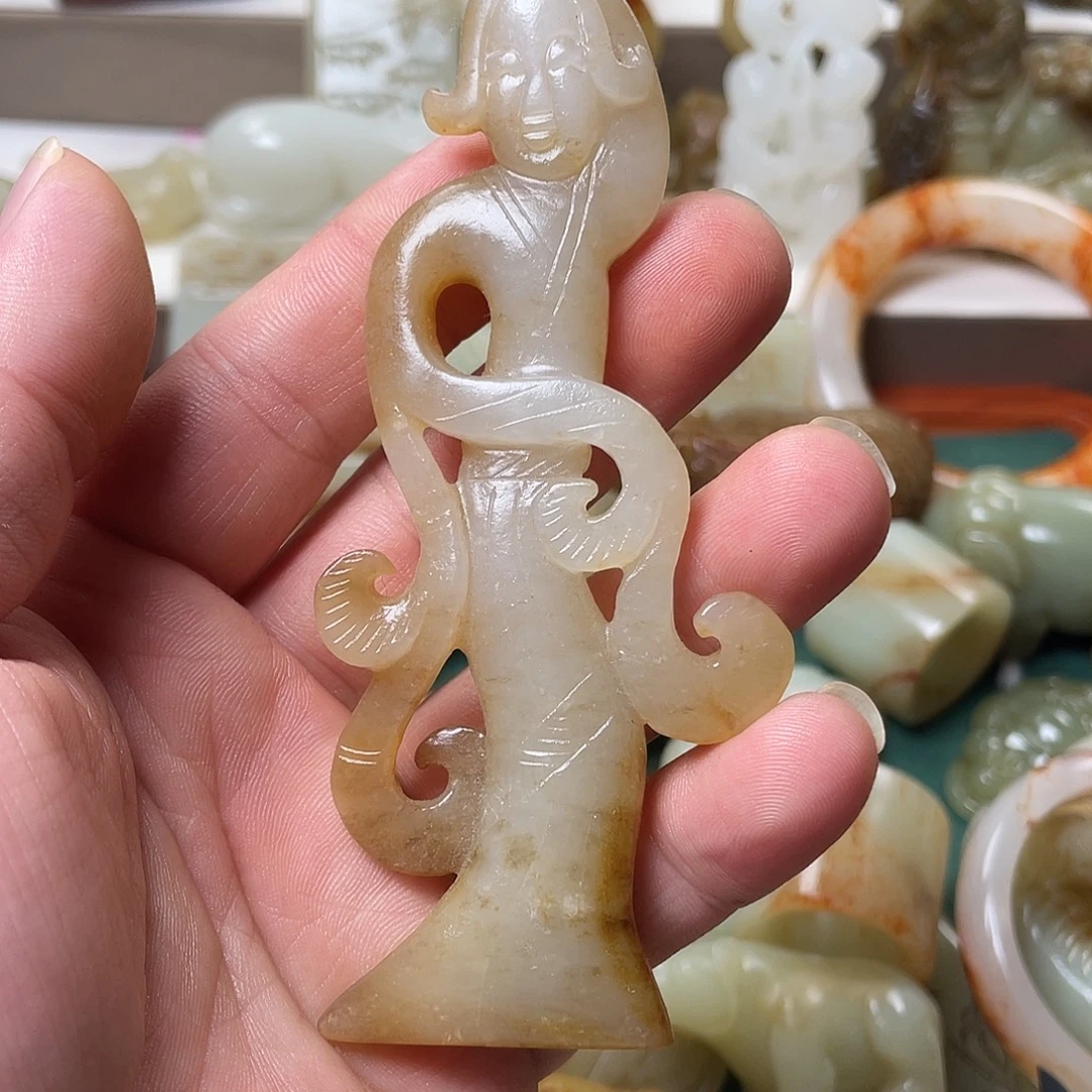 皇***勒和田玉未镶嵌颈饰