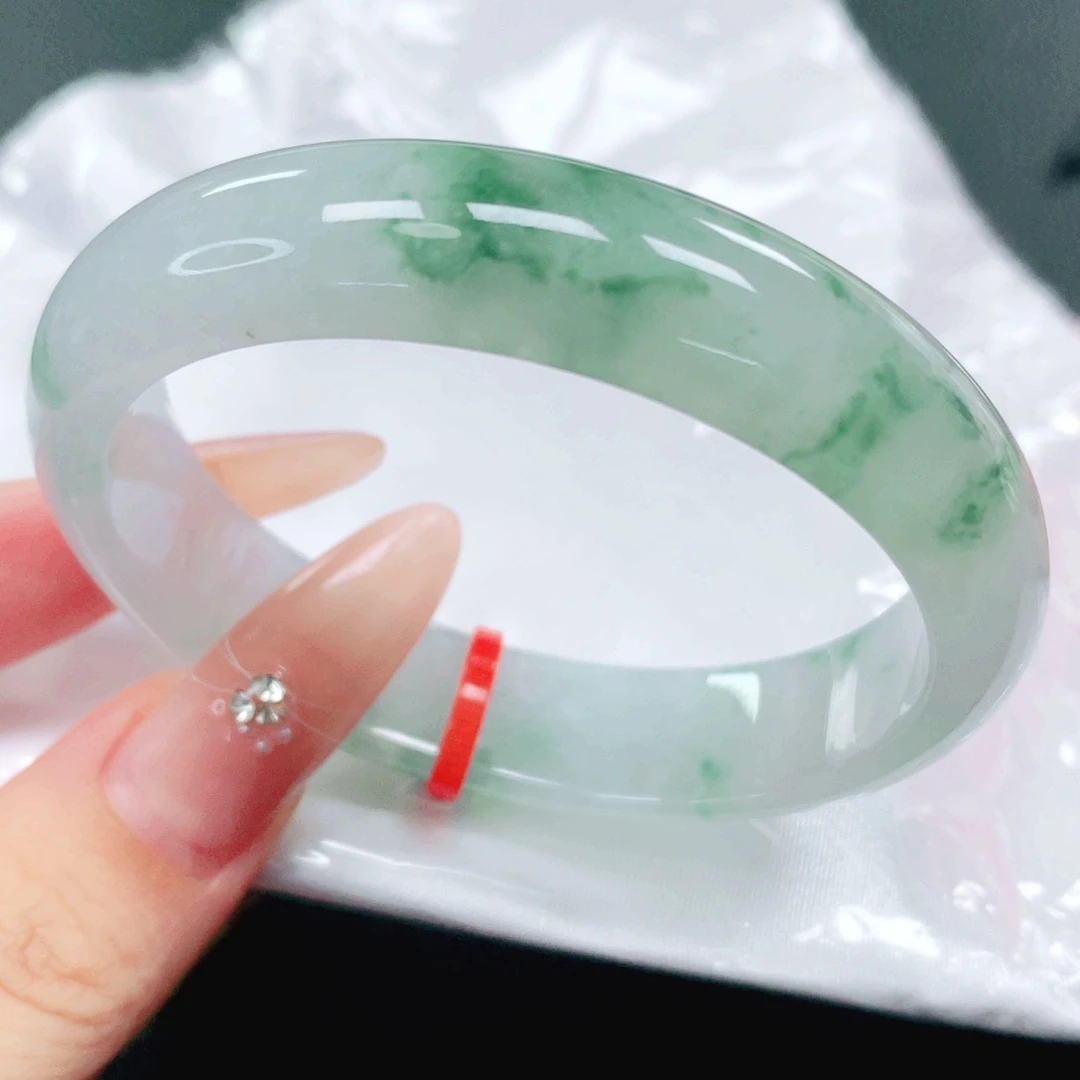 未镶嵌手镯翡翠54贵