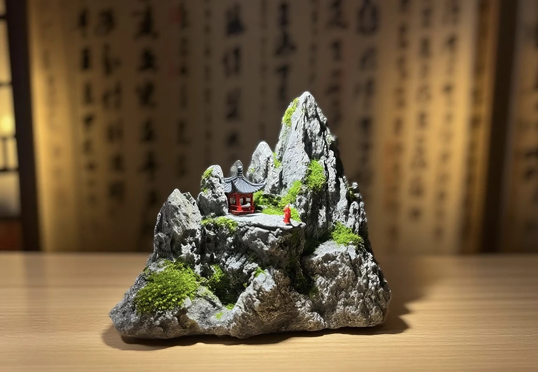 纯手工青龙石假山，苔藓楼阁点缀其中，桌面诗意小景，适合鱼缸、沙盘