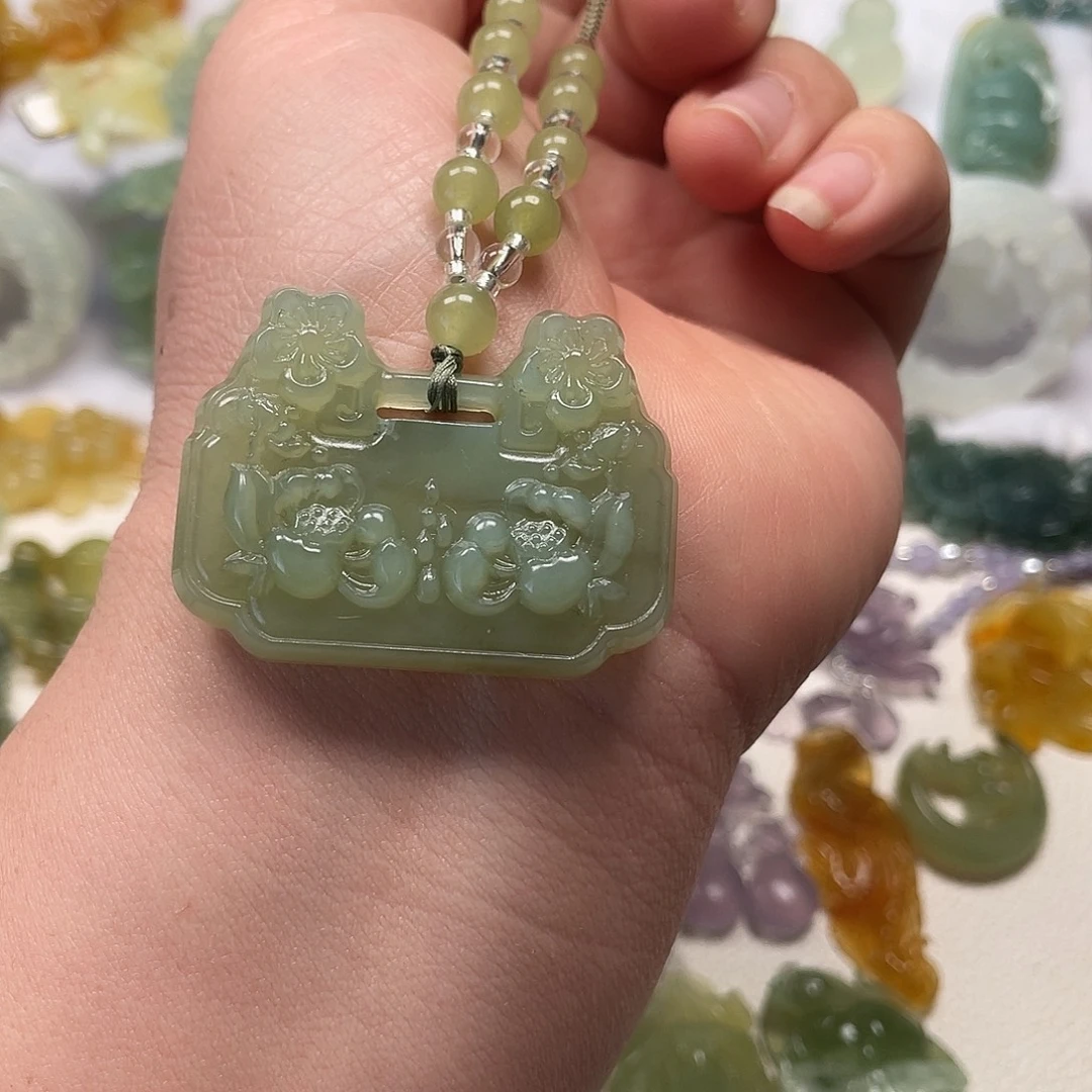 蛇纹石玉未镶嵌颈饰