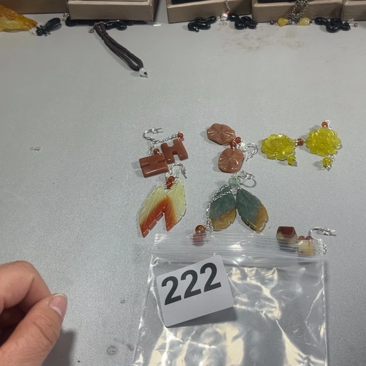 蛇纹石玉耳饰未镶嵌y****?