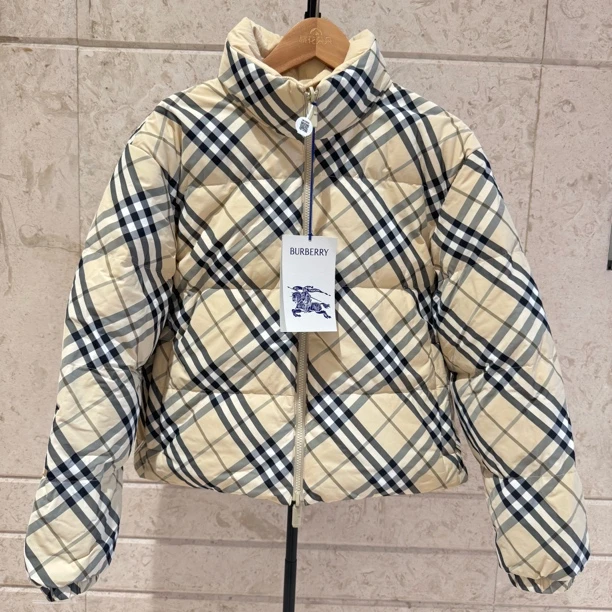 未使用 BURBERRY/博柏利 女款斜格纹双面背后字母设计厚款羽绒服