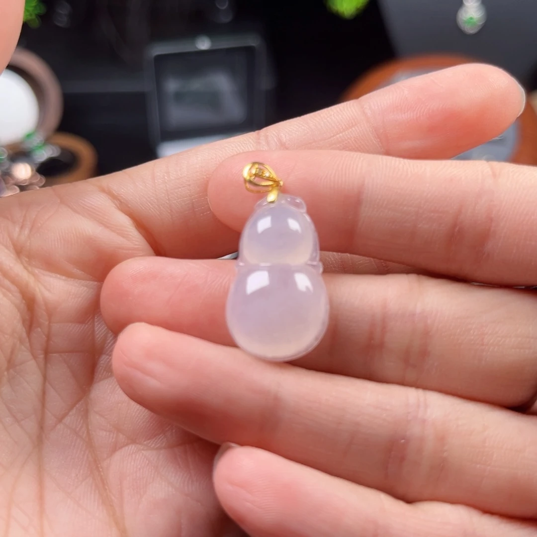 翡翠18K金镶嵌颈饰葫芦