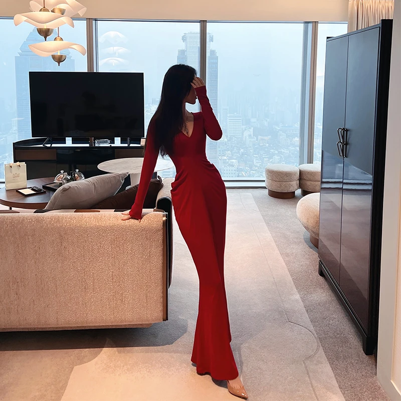 熊熊【风情万种】红运当头性感深v修身收褶包臀鱼尾针织开门红裙
