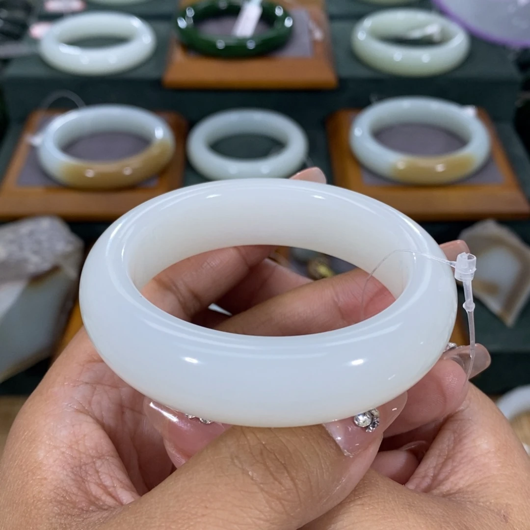 和田玉手镯未镶嵌