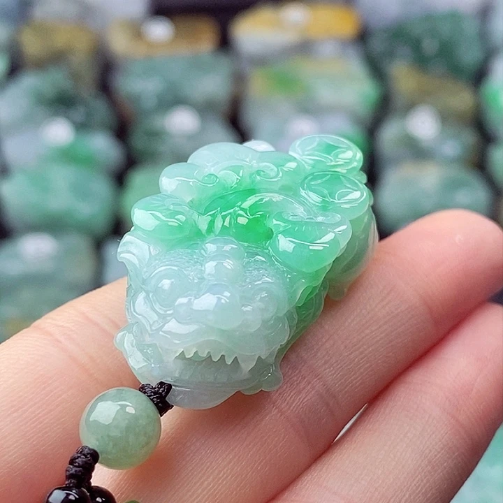 颈饰未镶嵌翡翠天然