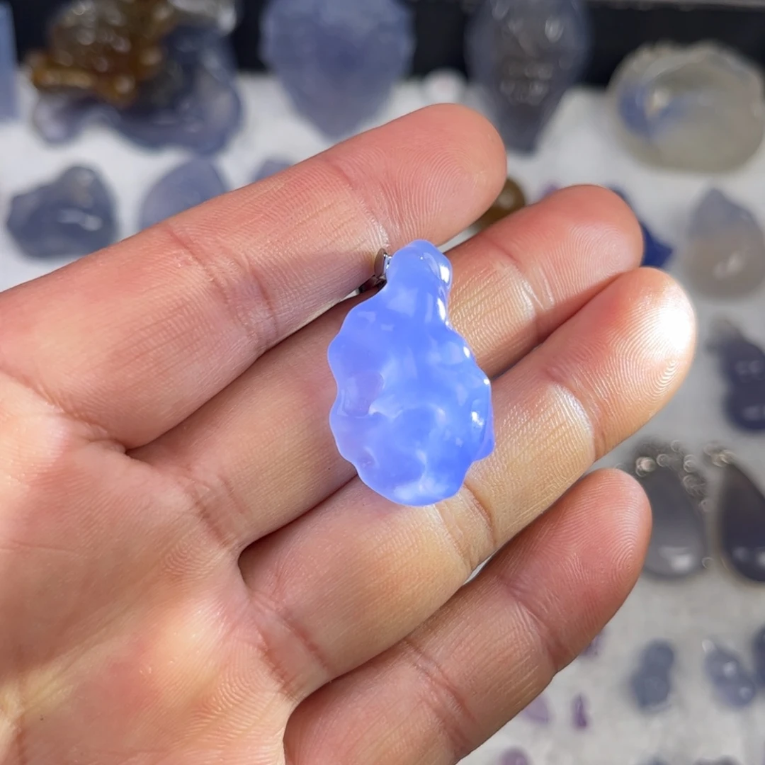 玛瑙/玉髓未镶嵌颈饰随形吊坠