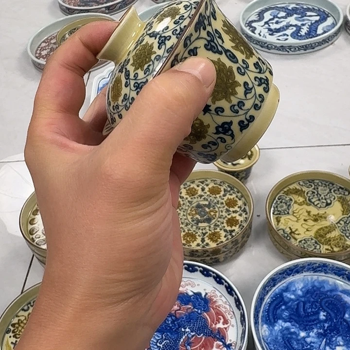 瓷片釉里金缠枝莲二才马蹄盖碗景德镇