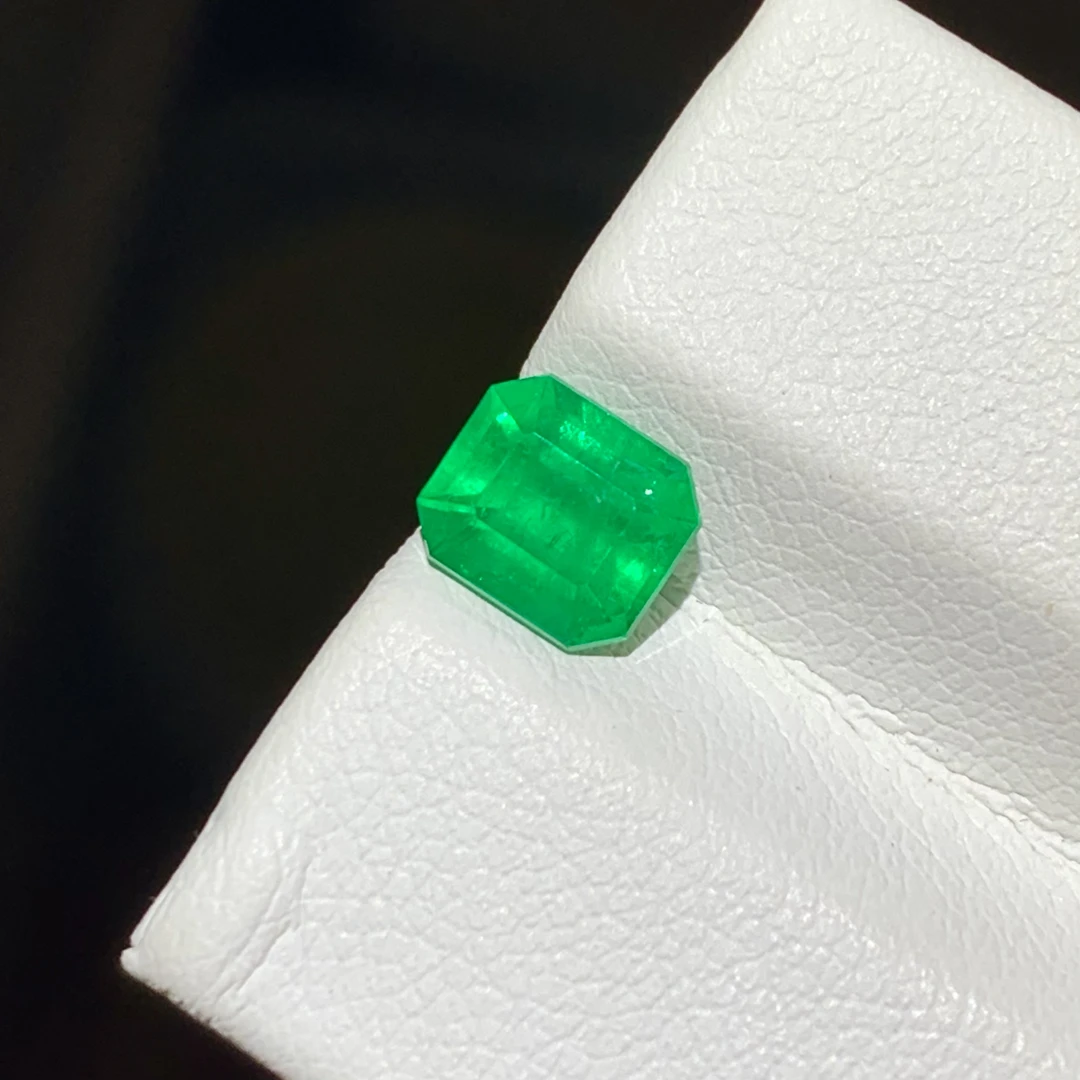 1.07克拉哥伦比亚沃顿木佐祖母绿裸石6.5*5.69*4.34毫米吉尔德证