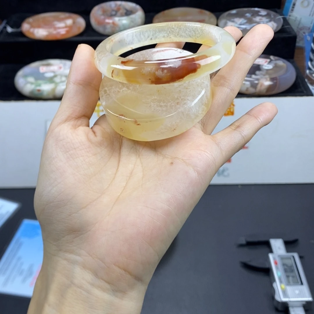 未镶嵌手镯石英质玉