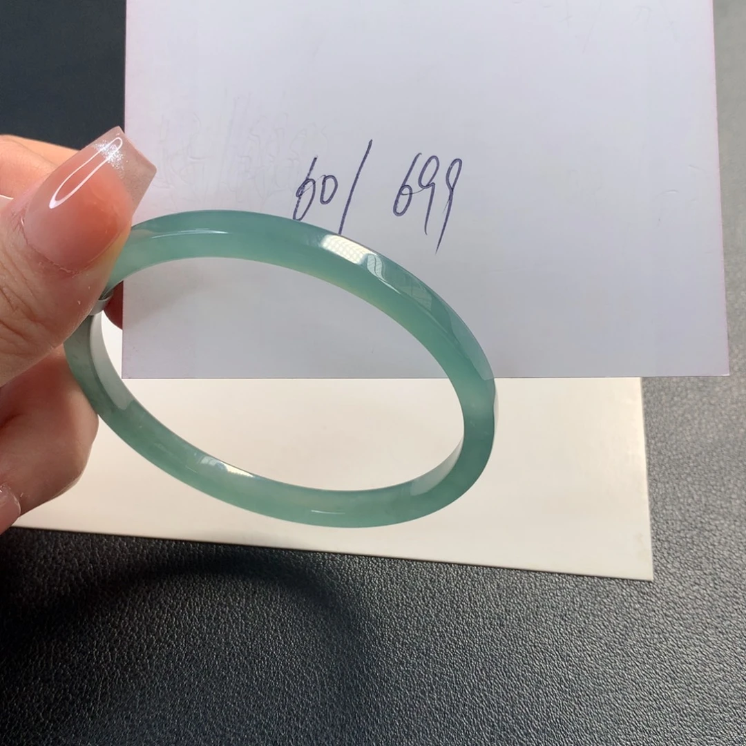 翡翠未镶嵌手镯手镯