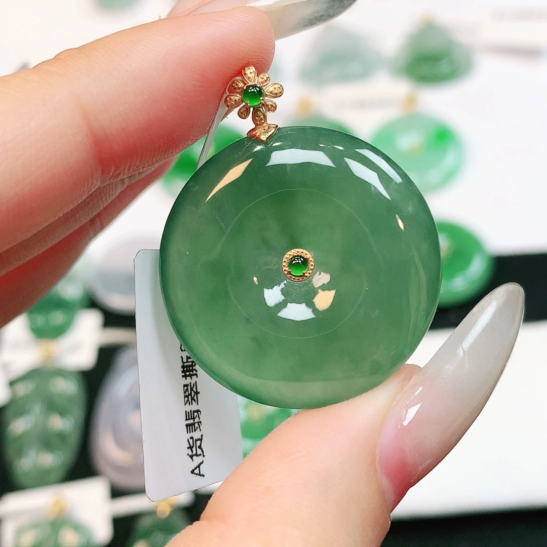 翡翠18K金镶嵌颈饰