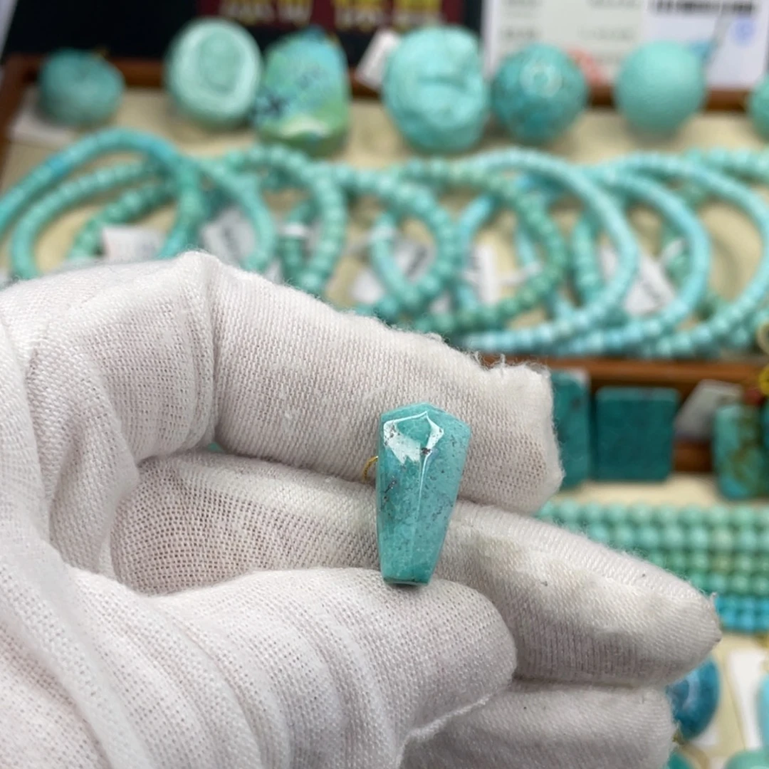 绿松石未镶嵌挂件