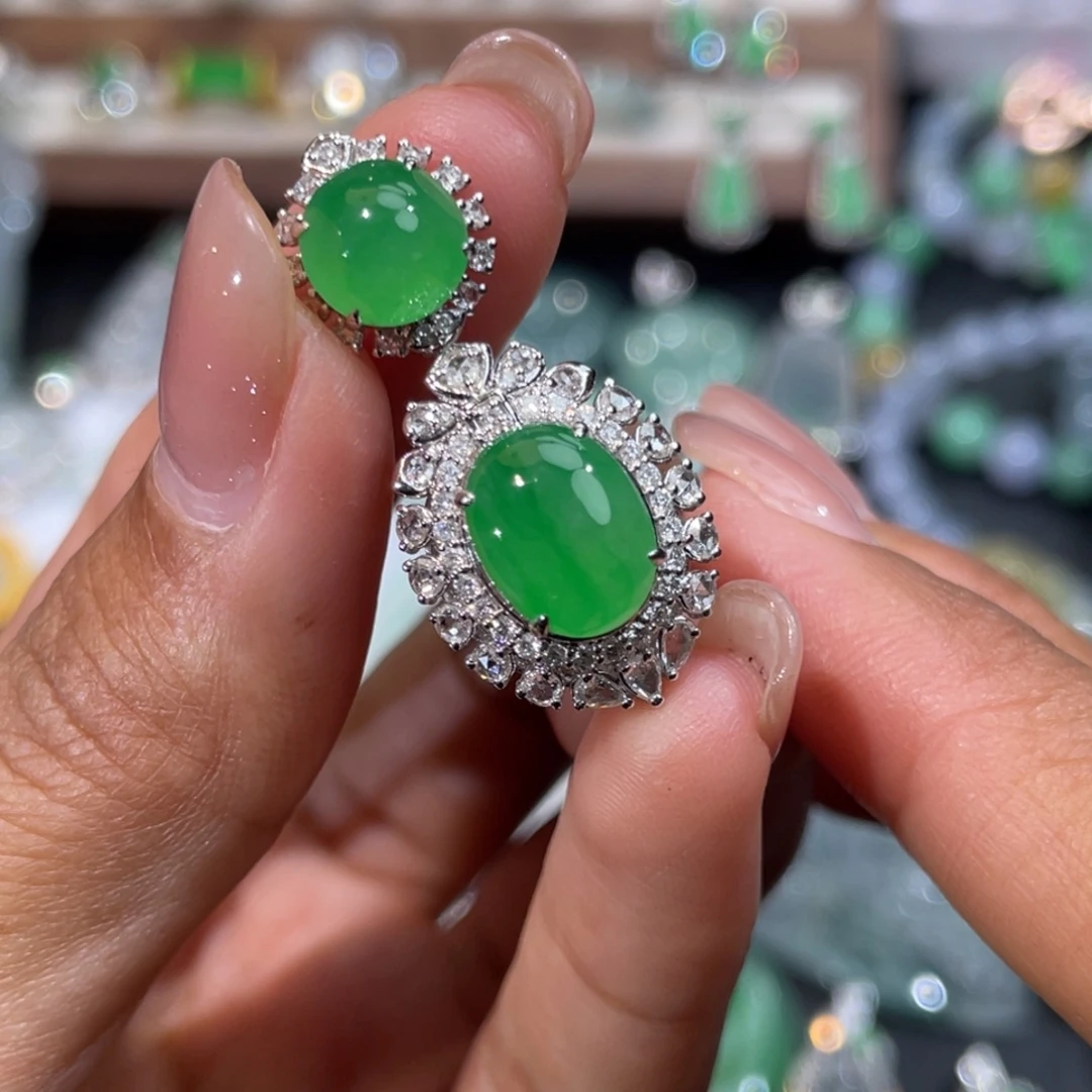 翡翠18K金镶嵌颈饰甜绿双蛋面吊坠