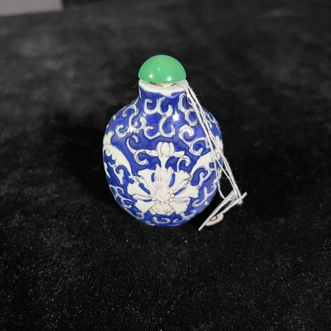 Lot8:   蓝料烟壶H:7CM