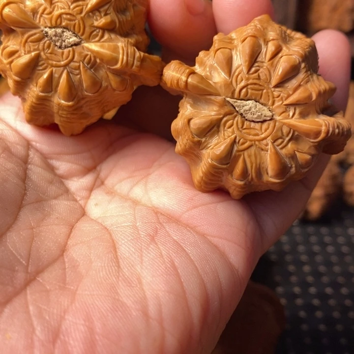 文玩核桃把件吞噬