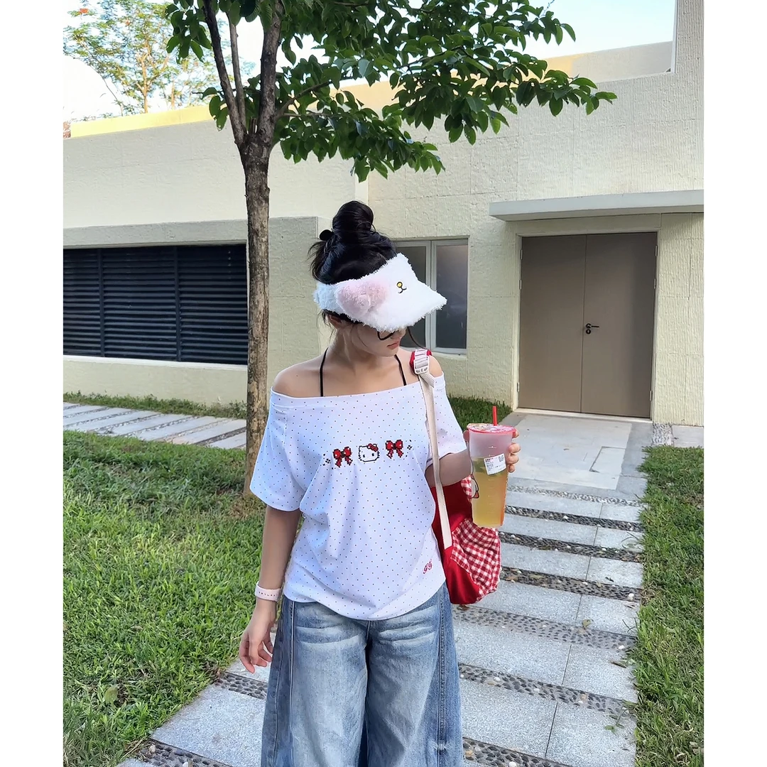 夏季斜肩刺绣一字肩上衣波点短袖t恤女甜美可爱辣妹穿搭时尚