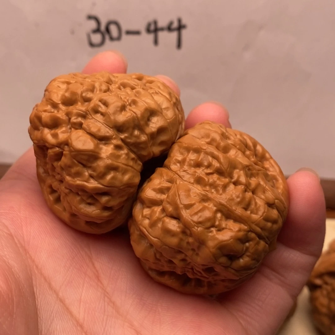 【闪购商品】把件文玩核桃边42左右
