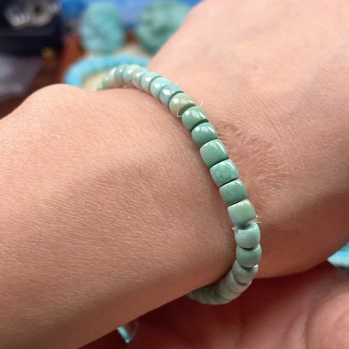 绿松石颈饰未镶嵌