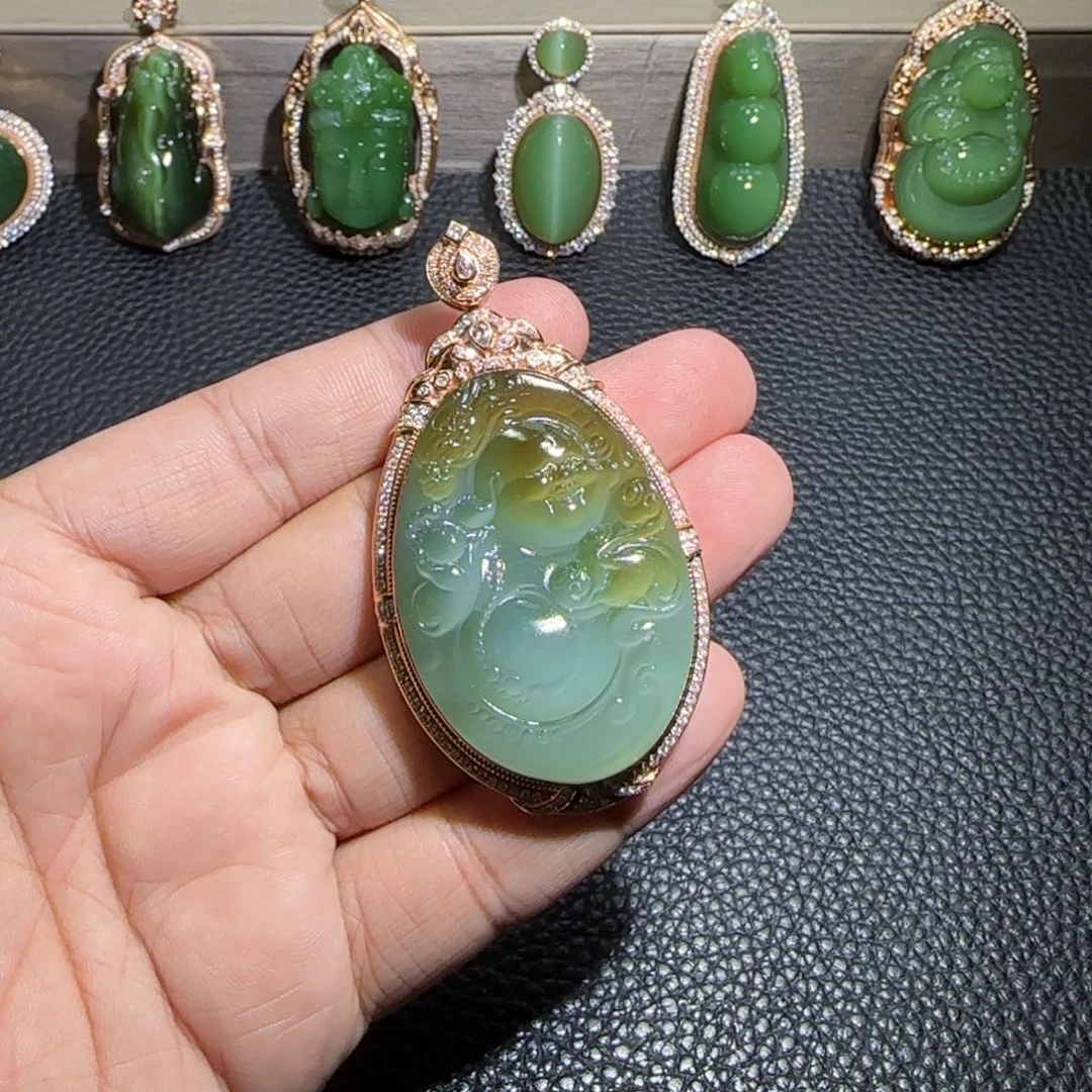 18K金镶嵌和田玉（碧玉）挂件橙**满