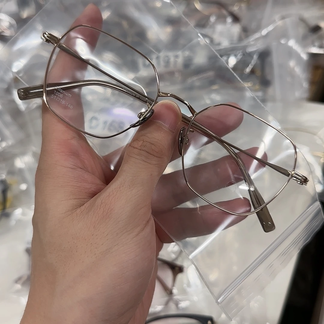 金色多边钛框眼镜