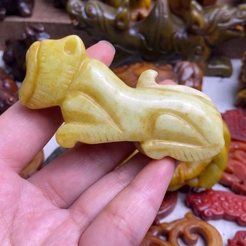 未镶嵌蛇纹石玉颈饰60