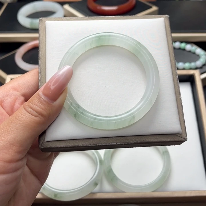 石英质玉手镯未镶嵌楚*吖