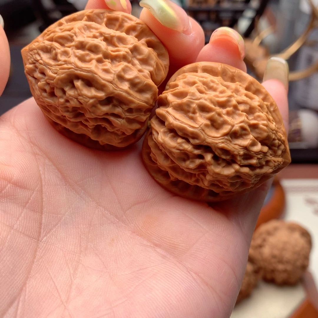 文玩核桃吊坠山****，金牛。 6号。 开播福利