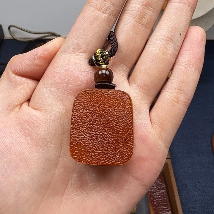 琥珀吊坠(赠链)未镶嵌