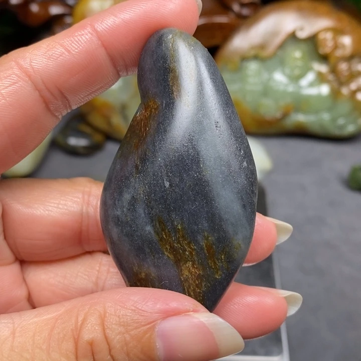 和田玉未镶嵌把件