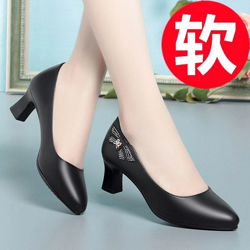 妈妈鞋春秋款中老年真皮女鞋高跟软底浅口防滑工作鞋黑色女士皮鞋