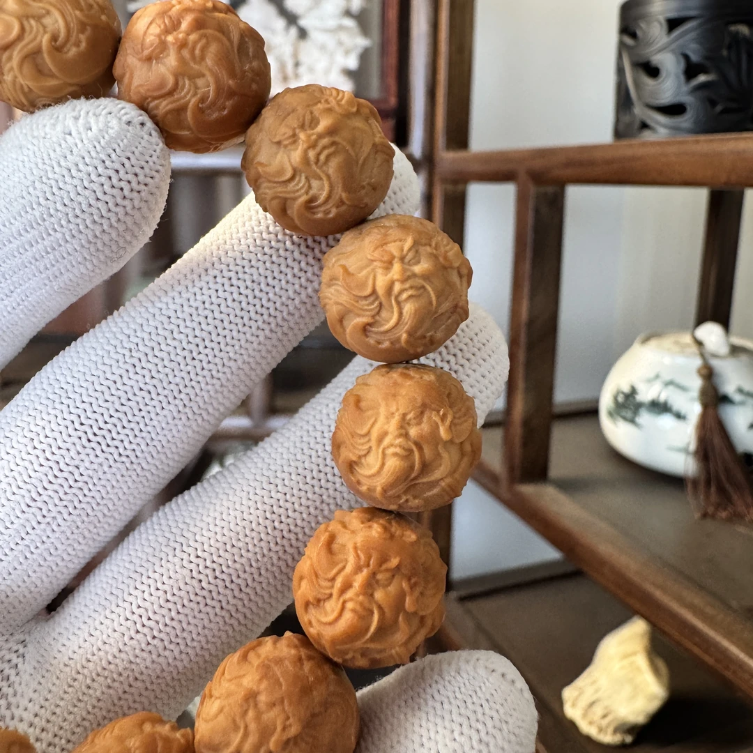 牛小度”御龙关公“聚宝盆雕刻款，猴头核桃手串