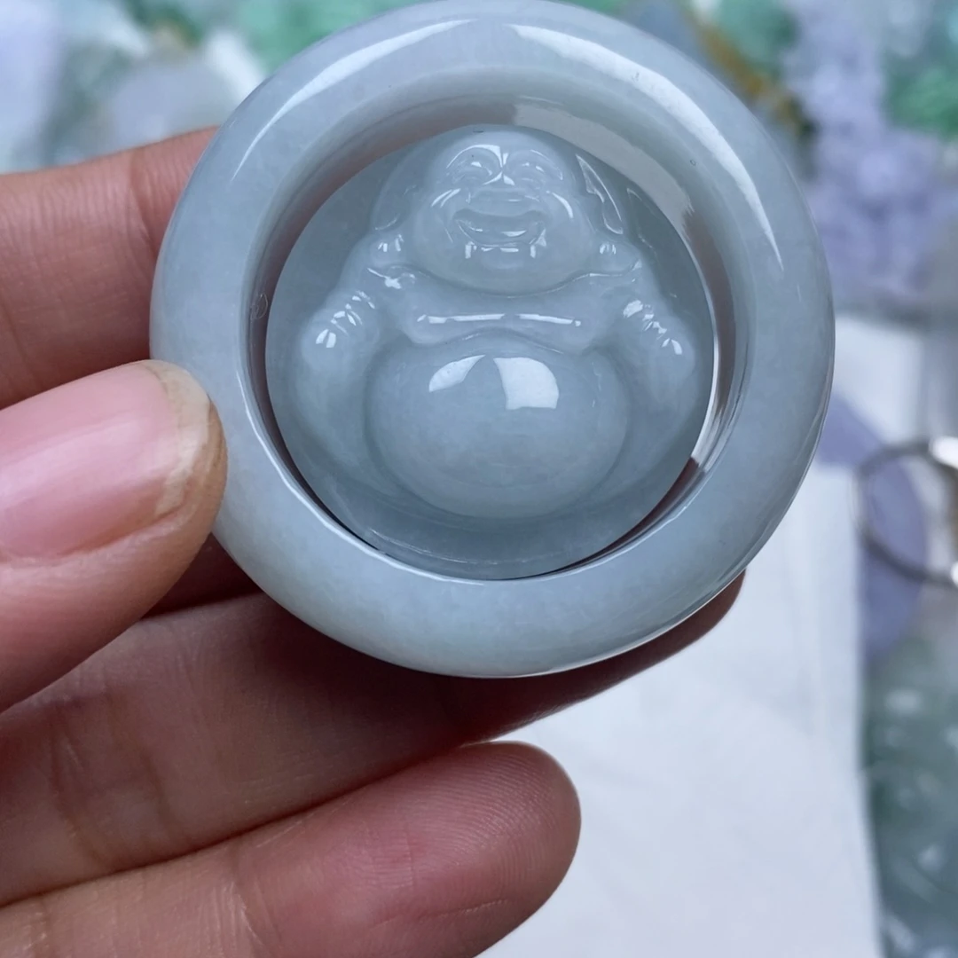 颈饰未镶嵌翡翠和*鸽翡翠