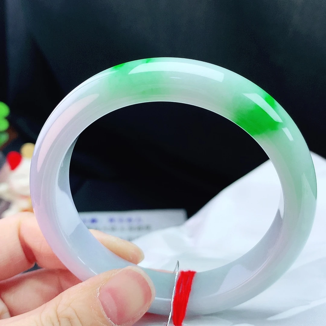 翡翠手镯未镶嵌60轮胎