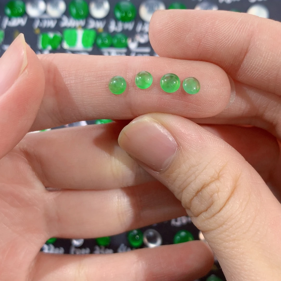 翡翠未镶嵌颈饰绿蛋