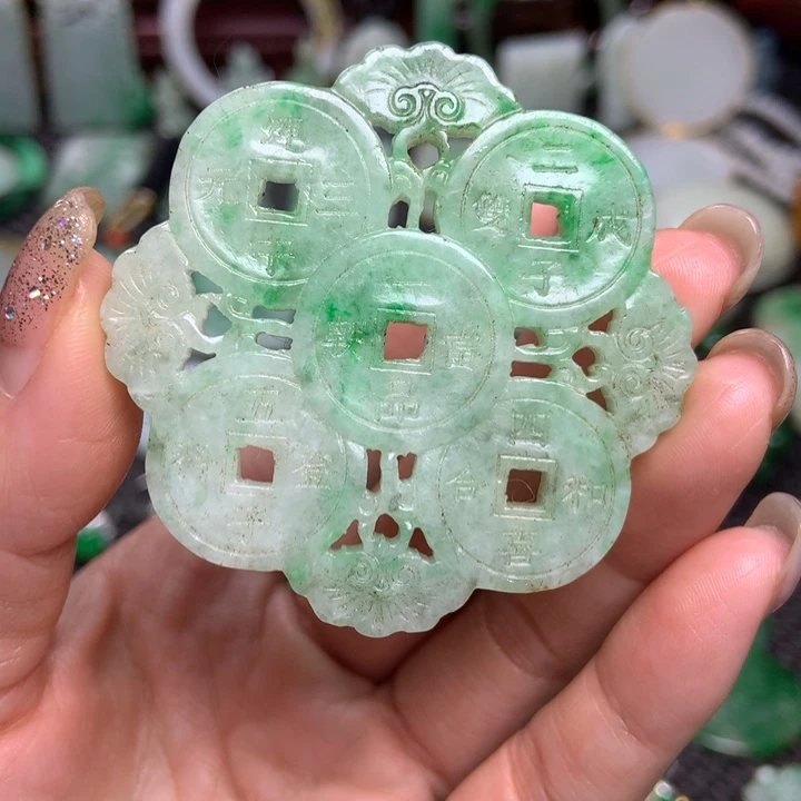 翡翠未镶嵌挂件清